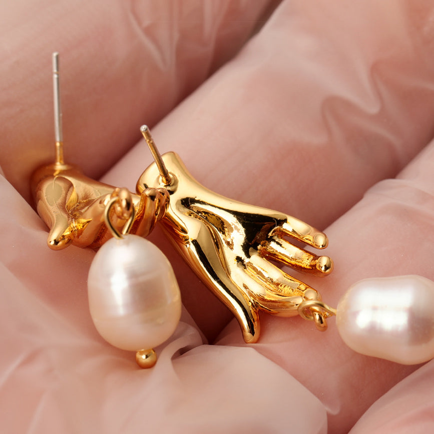 ALODIA  EARRING IN BRASS WITH 18K GOLD FINISH AND BAR0QUE PEARLS 