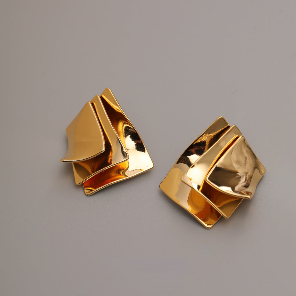 EARRING IN BRASS WITH 18K GOLD FINISH