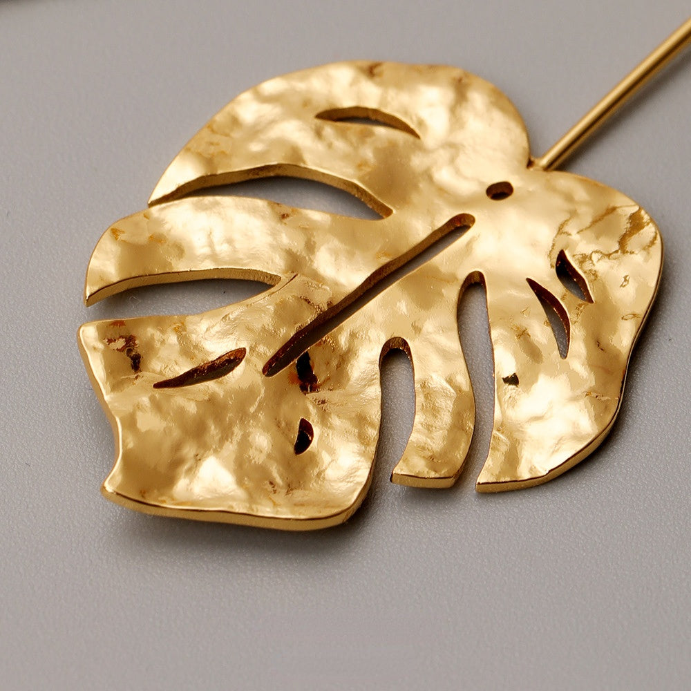 ALODIA  VINTAGE STYLE LEAF EARRING IN BRASS WITH 18K GOLD FINISH 