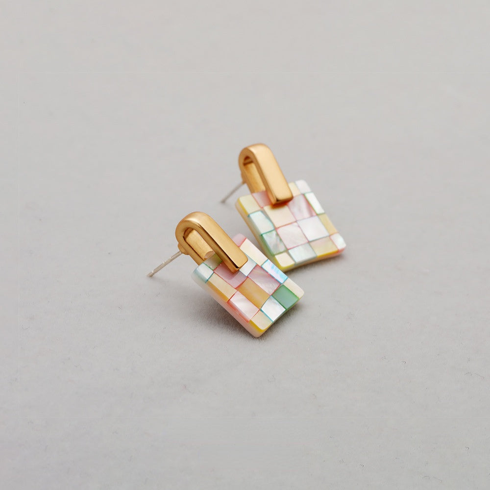 ALODIA  EARRING IN BRASS WITH 18K GOLD FINISH AND MOTHER-OF-PEARL