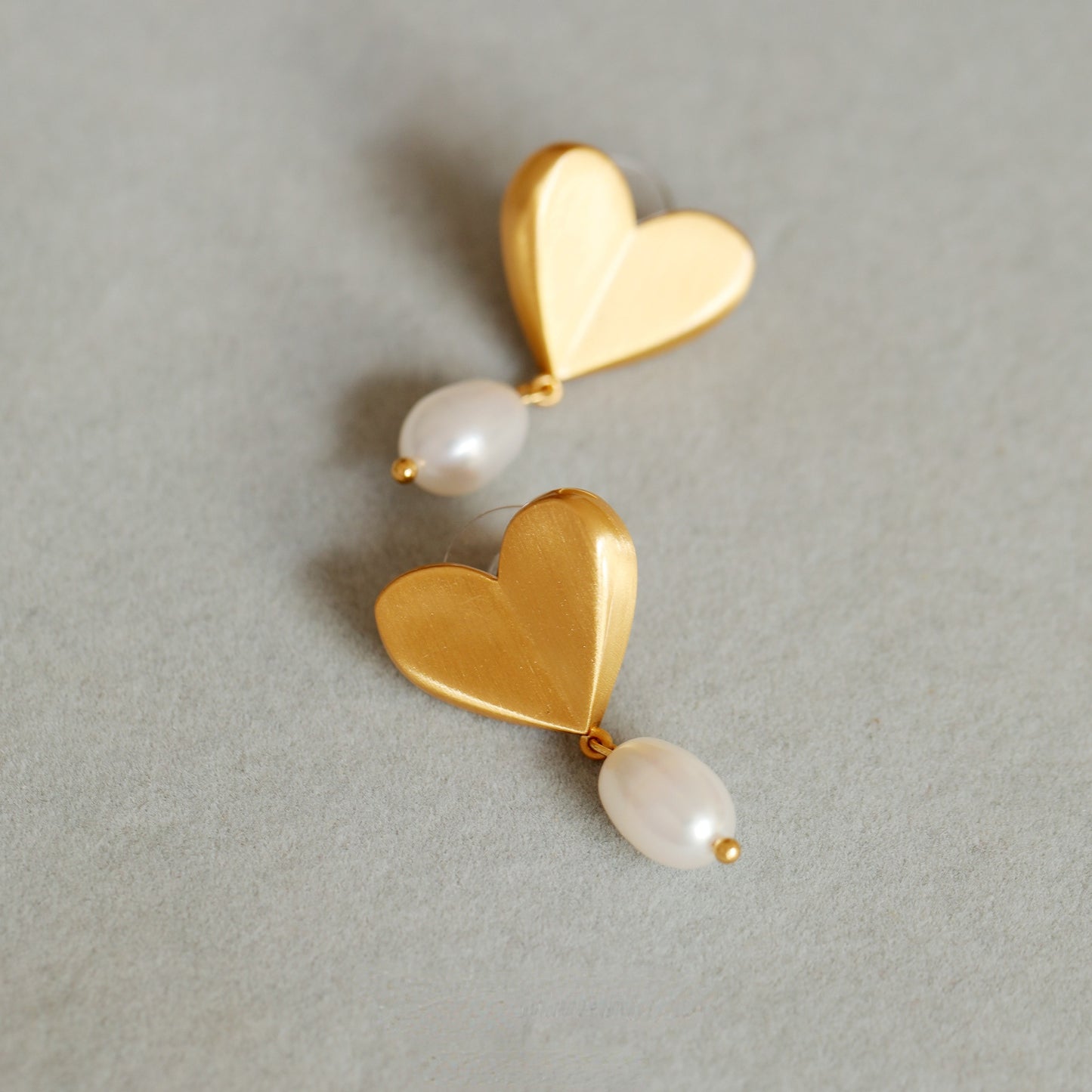 ALODIA  LOVE EARRING IN BRASS WITH 18K GOLD FINISH AND BAR0QUE PEARLS 