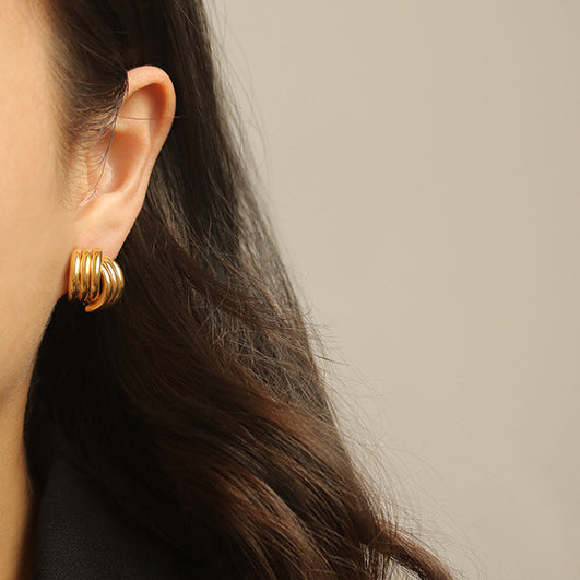 ALODIA SCULPTURE  EARRING IN BRASS WITH 18K GOLD FINISH 