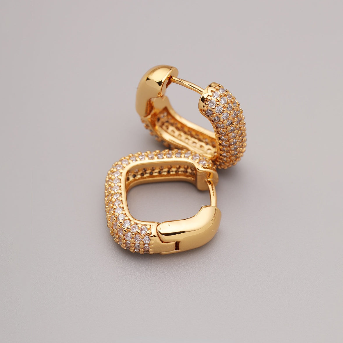 ALODIA  EARRING IN BRASS WITH 18K GOLD FINISH AND ZIRCON ELEGANT