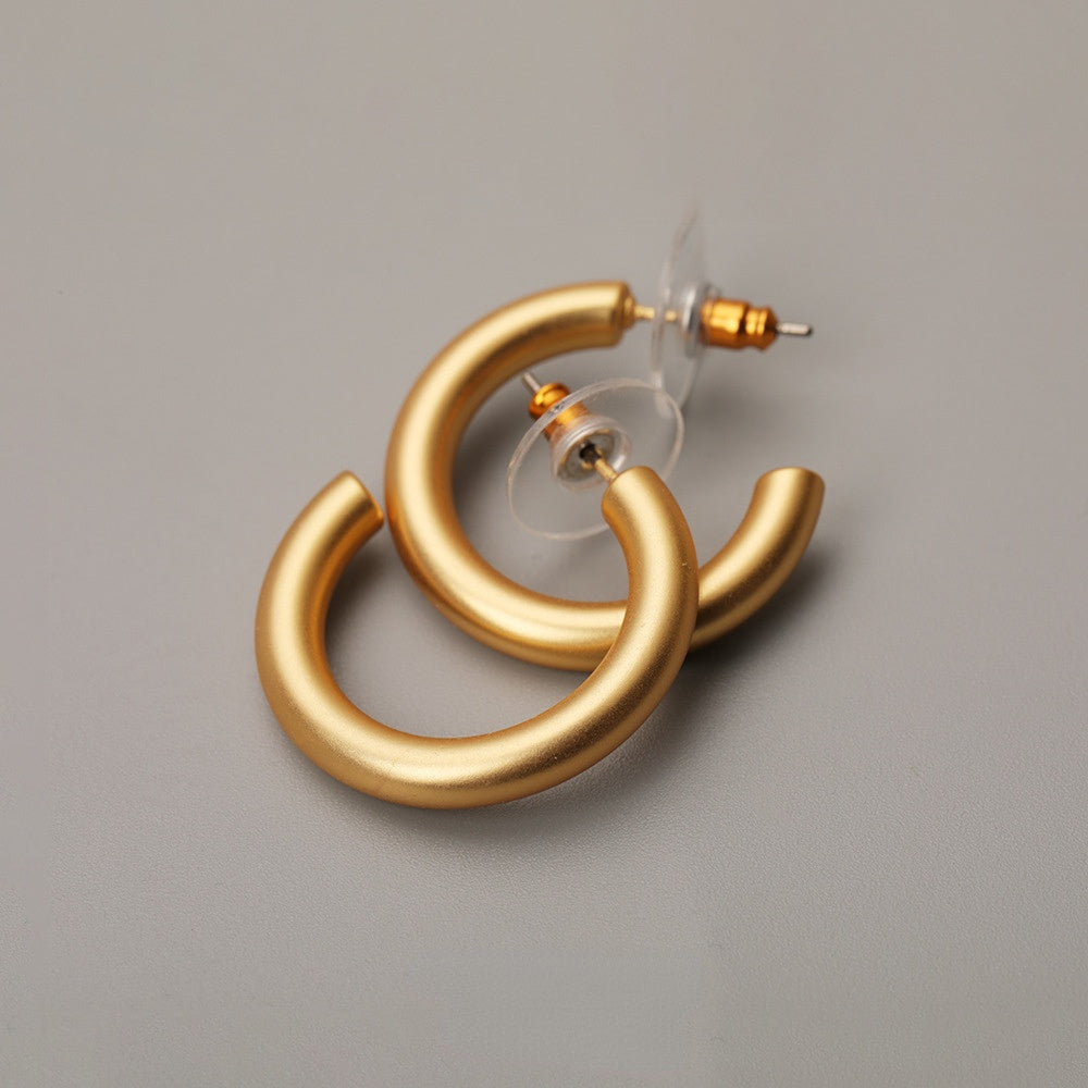 ALODIA  EARRING C-SHAPED IN BRASS WITH 18K GOLD FINISH 