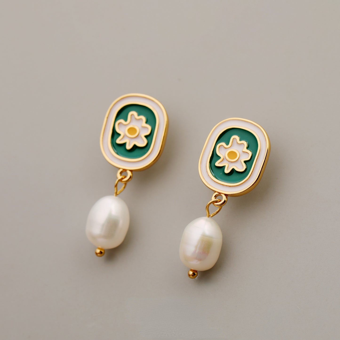 ALODIA  EARRING IN BRASS WITH 18K GOLD FINISH ENAMEL AND BAR0QUE PEARLS 