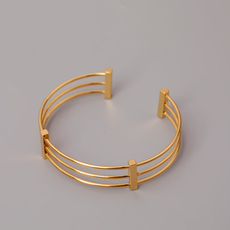 ALODIA  BRACELET IN BRASS WITH 18K GOLD FINISH ADJUSTABLE