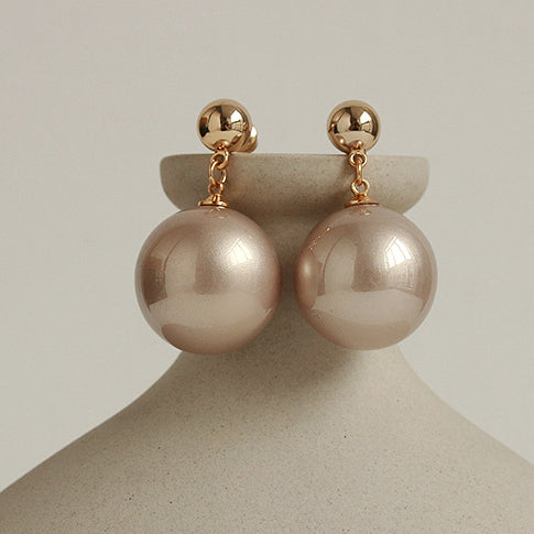 EARRING IN BRASS WITH 18K GOLD FINISH AND GLASS PEARLS