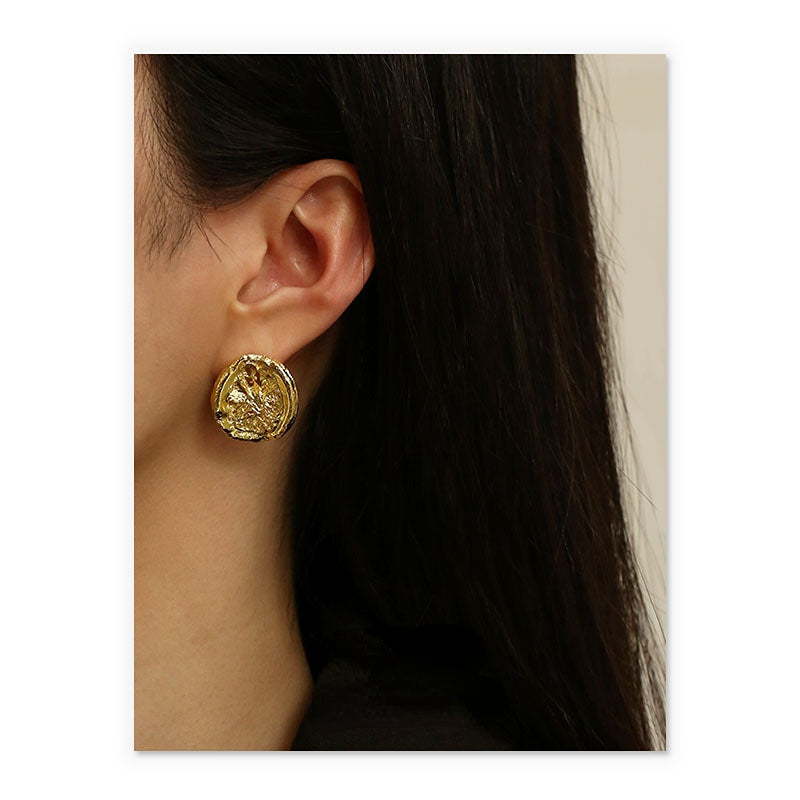 ALODIA  LAVA EARRING IN BRASS WITH 18K GOLD FINISH 