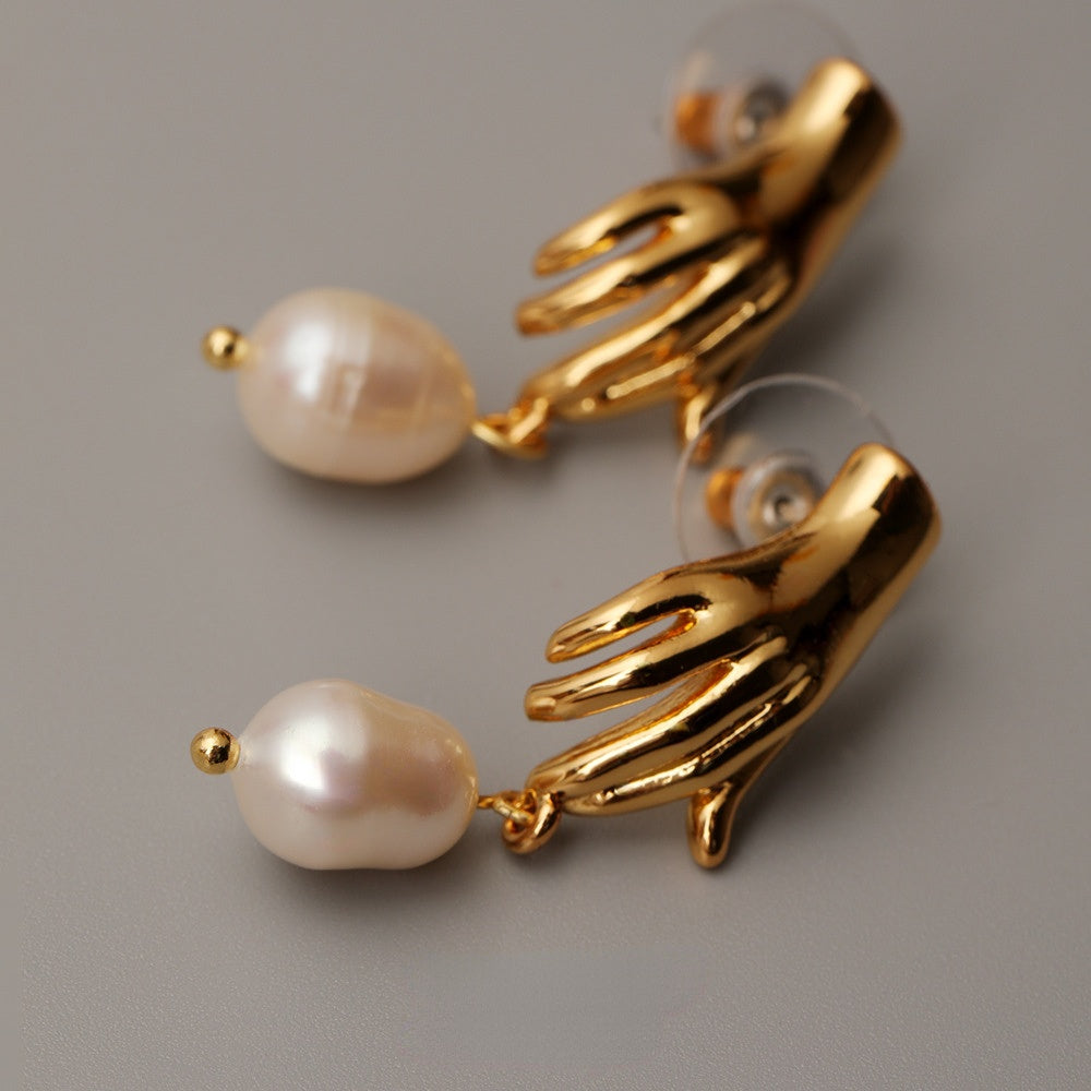 ALODIA  EARRING IN BRASS WITH 18K GOLD FINISH AND BAR0QUE PEARLS 