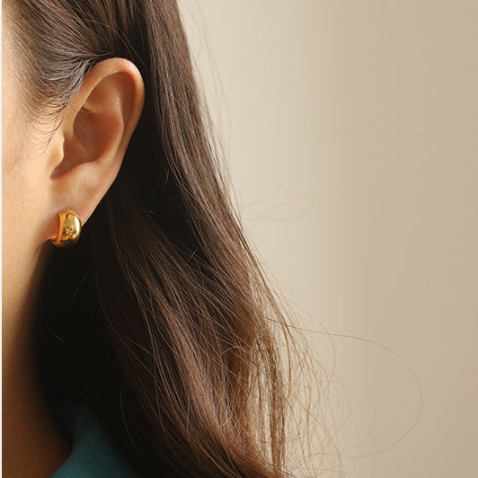 EARRING IN BRASS WITH 18K GOLD FINISH 