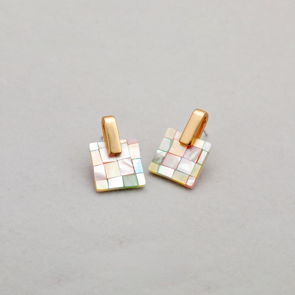 ALODIA  EARRING IN BRASS WITH 18K GOLD FINISH AND MOTHER-OF-PEARL