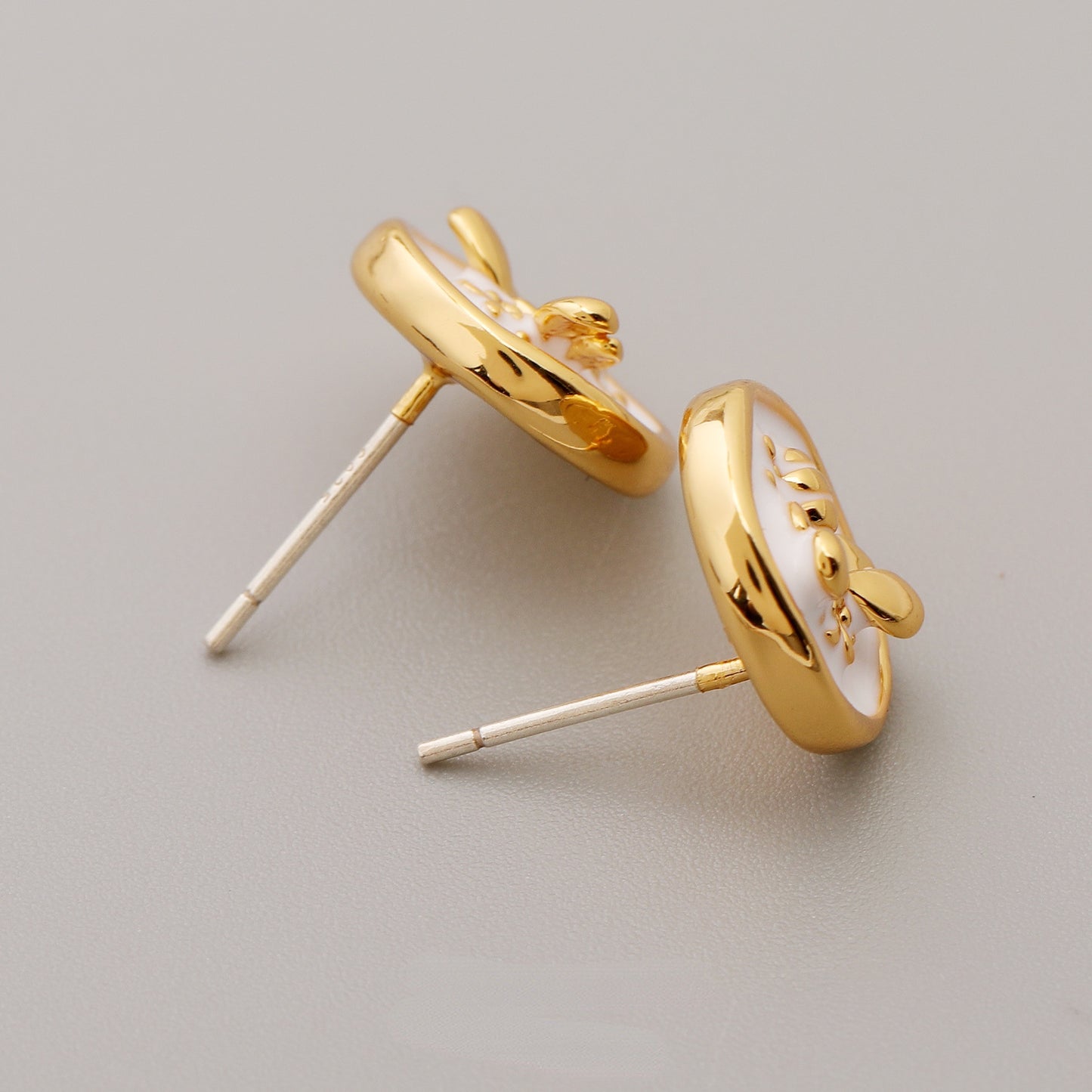 ALODIA  BEE  EARRING IN BRASS WITH 18K GOLD FINISH AND ENAMEL