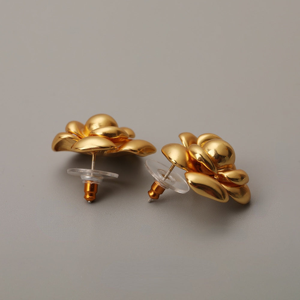 ALODIA  VINTAGE STYLE FLOWER EARRING IN BRASS WITH 18K GOLD FINISH 