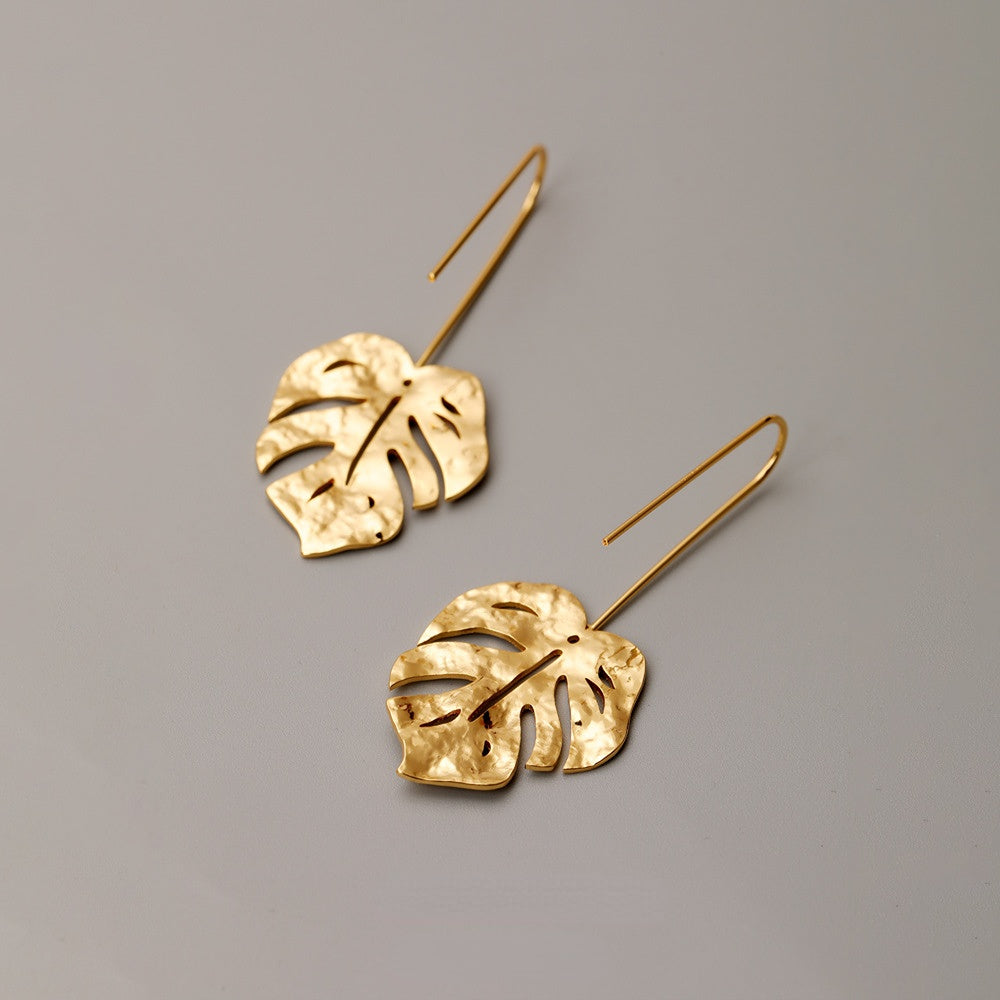 ALODIA  VINTAGE STYLE LEAF EARRING IN BRASS WITH 18K GOLD FINISH 