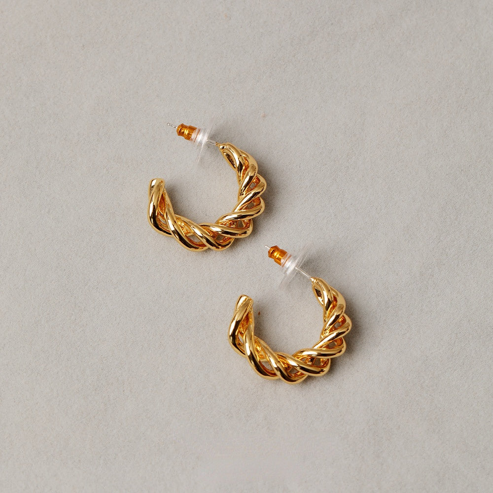 ALODIA SCULPTURE EARRING IN BRASS WITH 18K GOLD FINISH