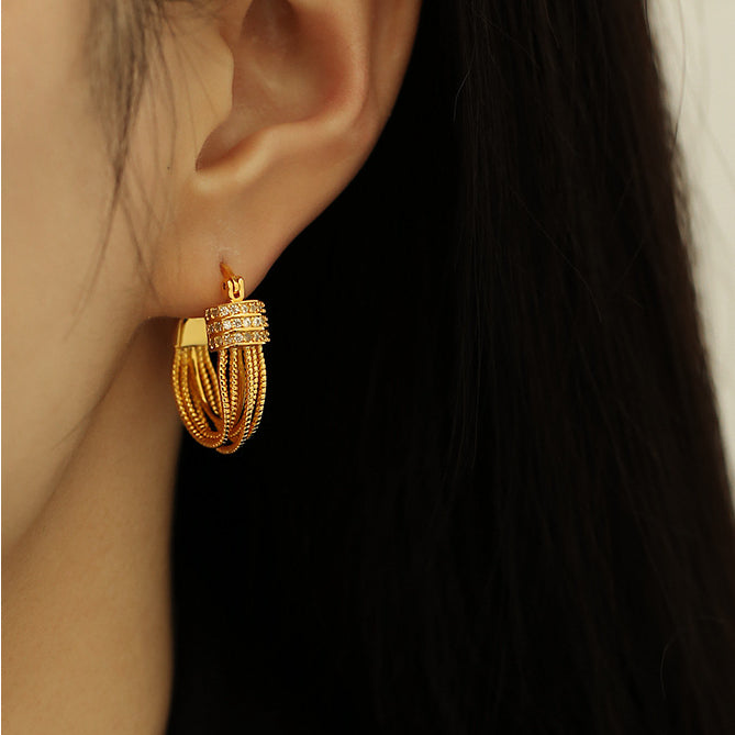 ALODIA  VINTAGE STYLE EARRING IN BRASS WITH 18K GOLD FINISH AND ZIRCON