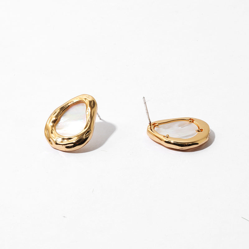 ALODIA  EARRING ELEGANT IN BRASS WITH 18K GOLD FINISH AND MOTHER-OF-PEARL