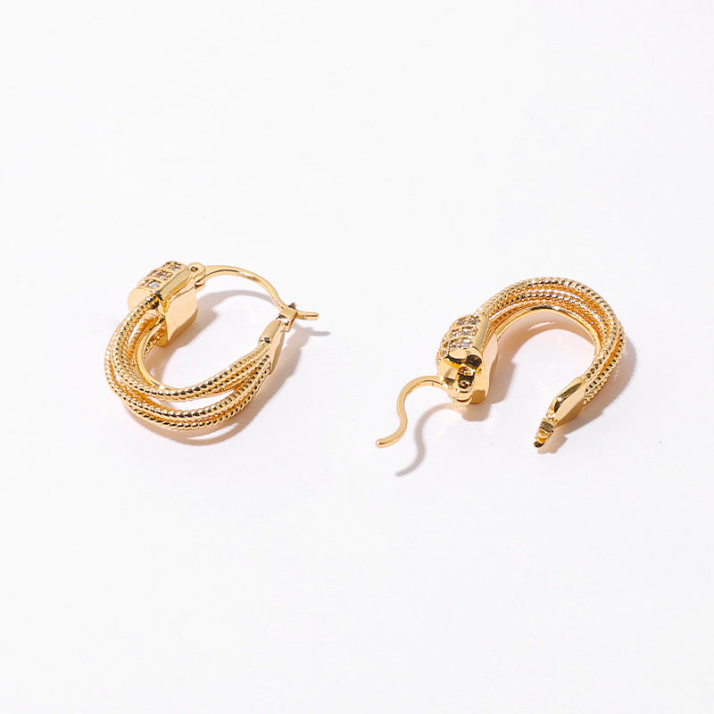 ALODIA  VINTAGE STYLE EARRING IN BRASS WITH 18K GOLD FINISH AND ZIRCON