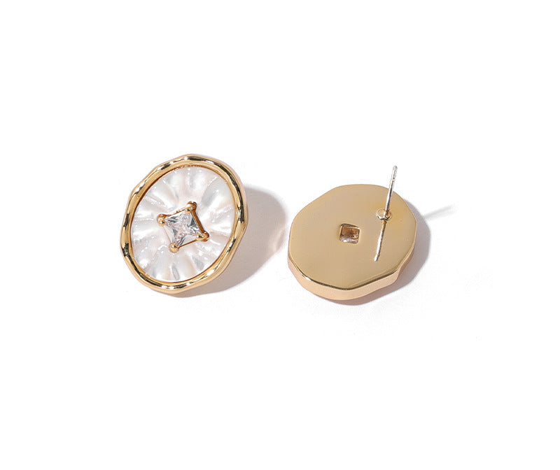 ALODIA EARRING ELEGANT IN BRASS WITH 18K GOLD FINISH AND MOTHER-OF-PEARL AND ZIRCON