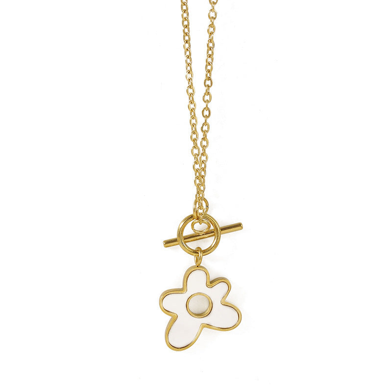 ALODIA  FLOWER NECKLACE IN BRASS WITH 18K GOLD FINISH  AND  MOTHER-OF-PEARL