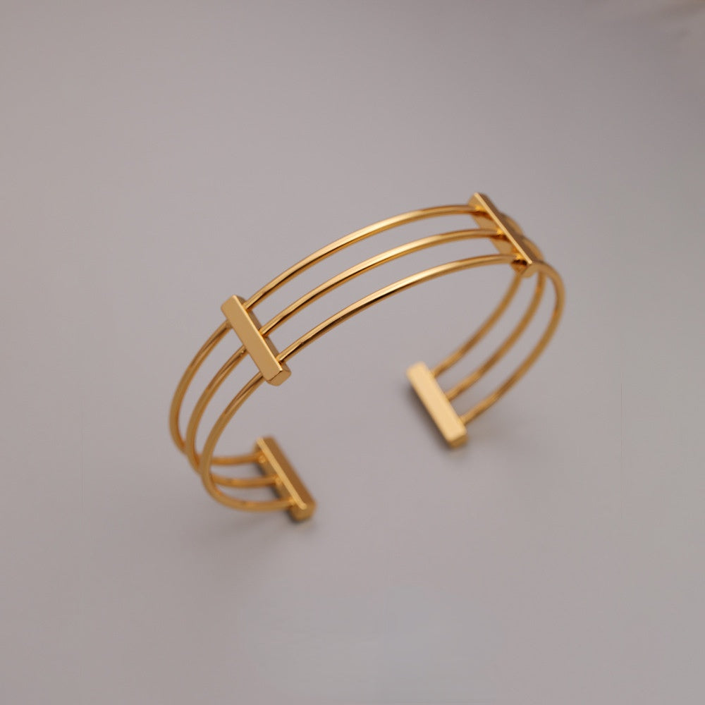 ALODIA  BRACELET IN BRASS WITH 18K GOLD FINISH ADJUSTABLE