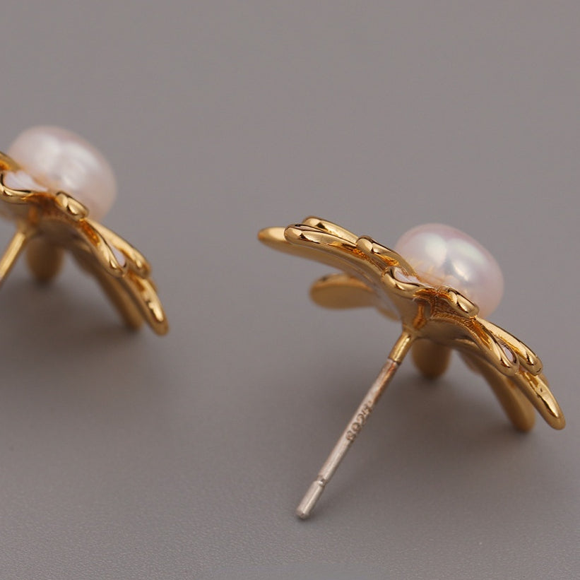 ALODIA  DAISY EARRING IN BRASS WITH 18K GOLD FINISH AND ENAMEL AND BAR0QUE PEARLS 