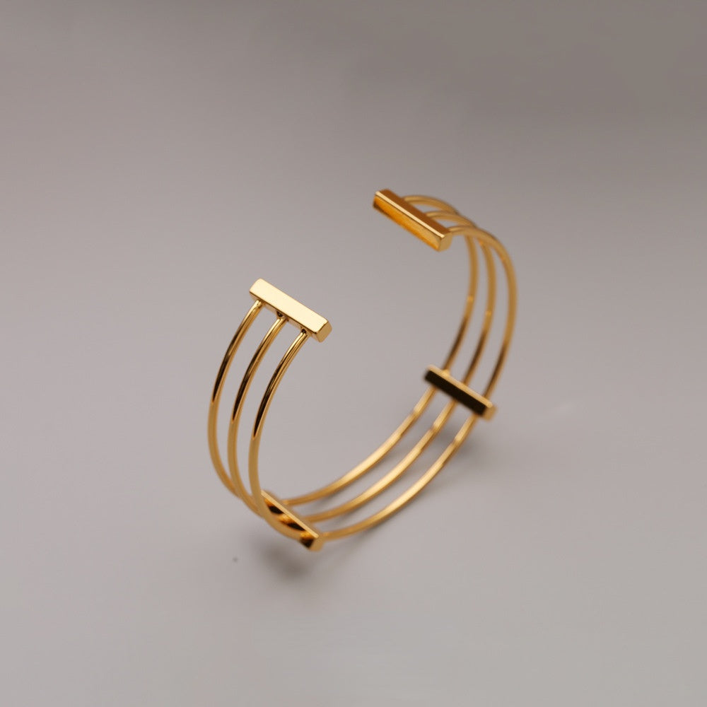 ALODIA  BRACELET IN BRASS WITH 18K GOLD FINISH ADJUSTABLE