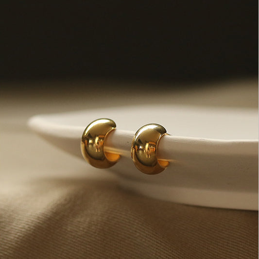 EARRING IN BRASS WITH 18K GOLD FINISH 