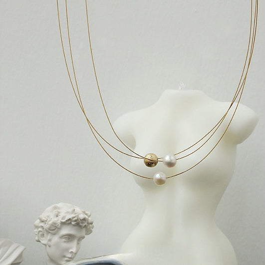 ALODIA  NECKLACE IN BRASS WITH 18K GOLD FINISH AND FRESHWATER PEARLS