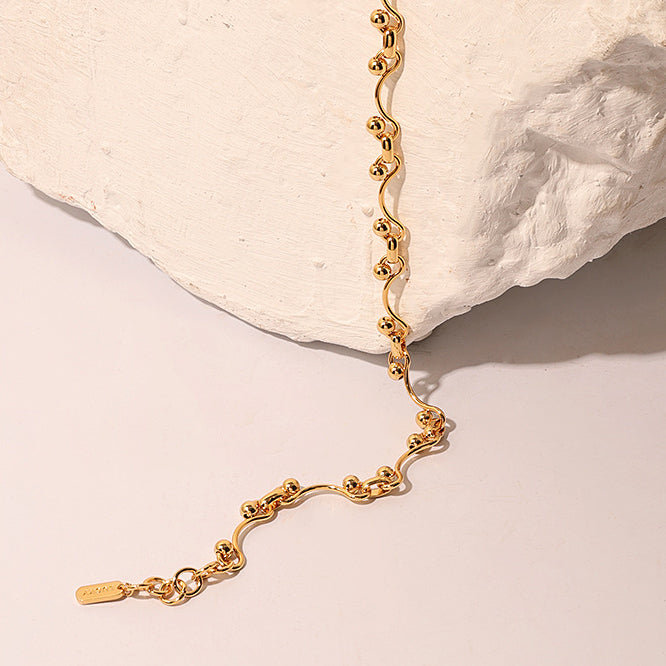 ALODIA  NECKLACE IN BRASS WITH 18K GOLD FINISH 