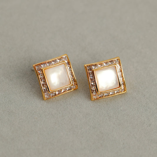 ALODIA  VINTAGE STYLE EARRING IN BRASS WITH 18K GOLD FINISH AND MOTHER-OF-PEARL AND ZIRCON