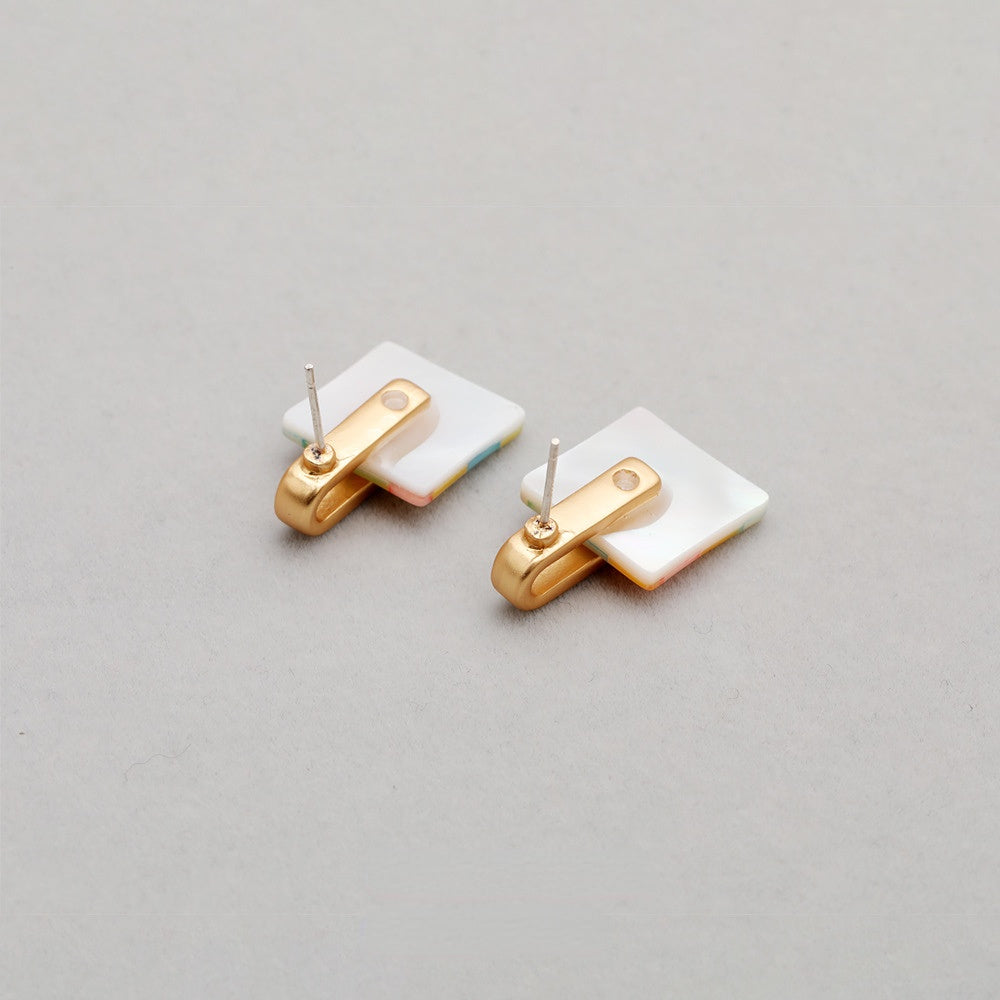 ALODIA  EARRING IN BRASS WITH 18K GOLD FINISH AND MOTHER-OF-PEARL