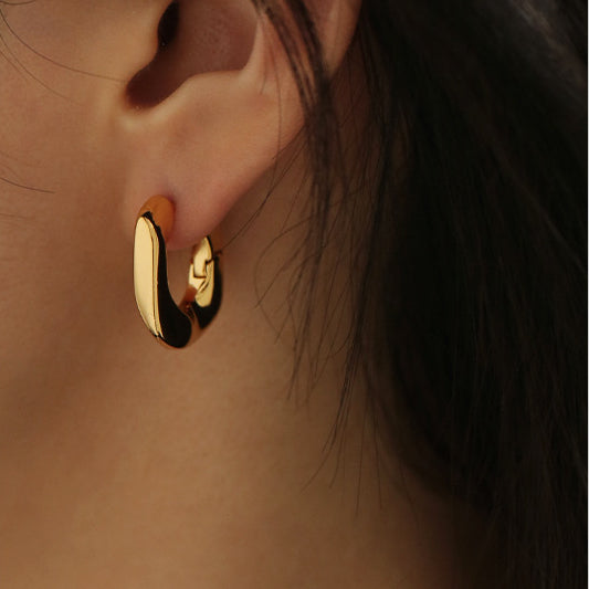 EARRING IN BRASS WITH 18K GOLD FINISH 