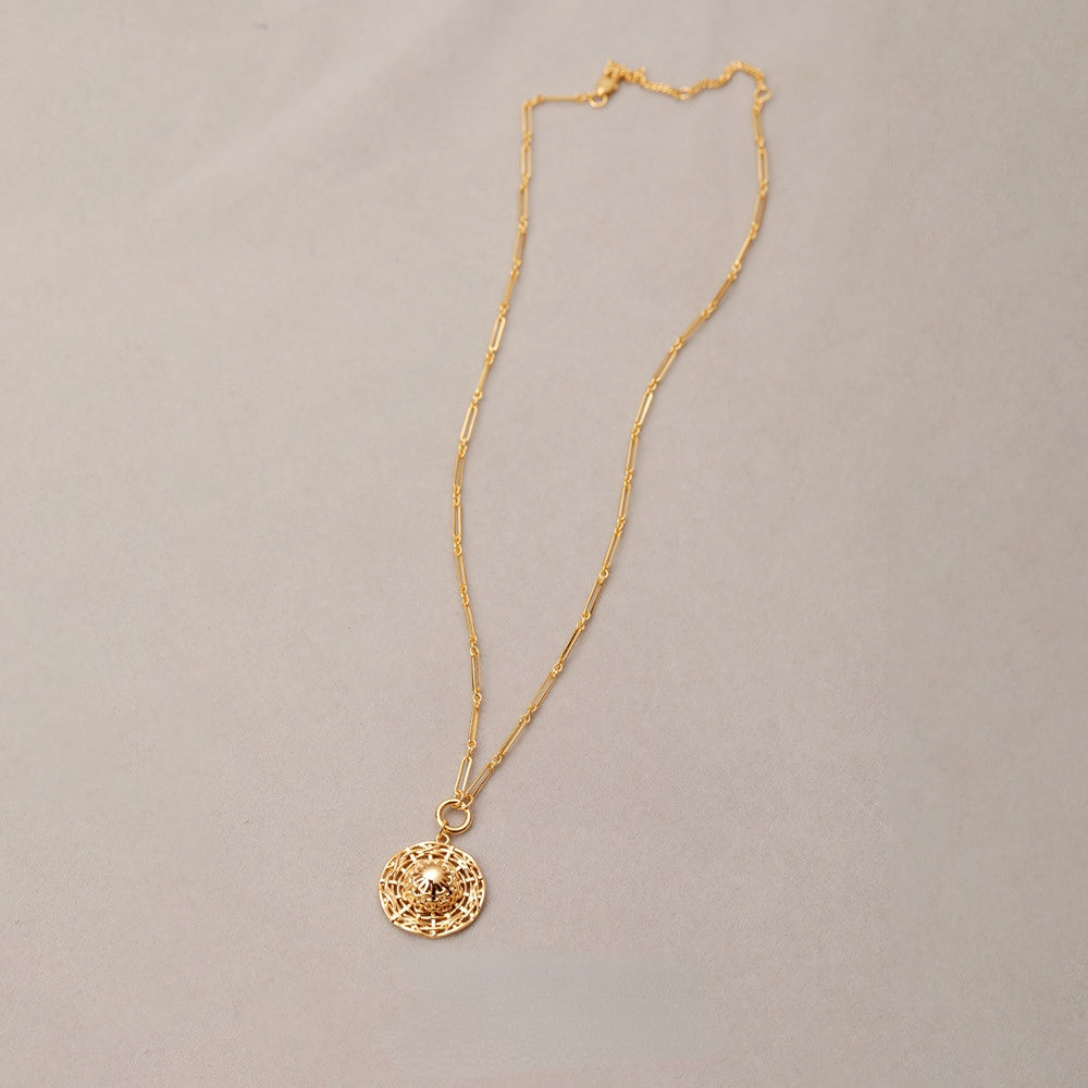 ALODIA STRAW HAT NECKLACE IN BRASS WITH 18K GOLD FINISH 