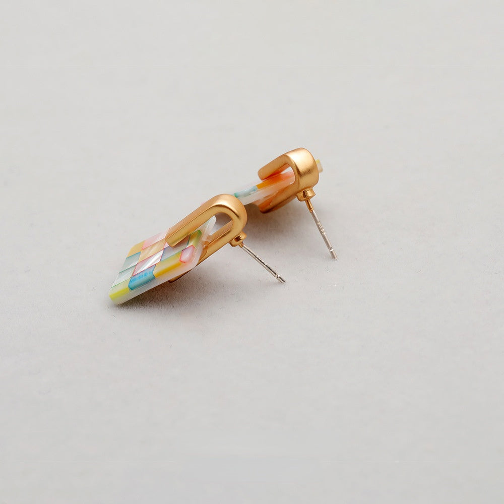 ALODIA  EARRING IN BRASS WITH 18K GOLD FINISH AND MOTHER-OF-PEARL