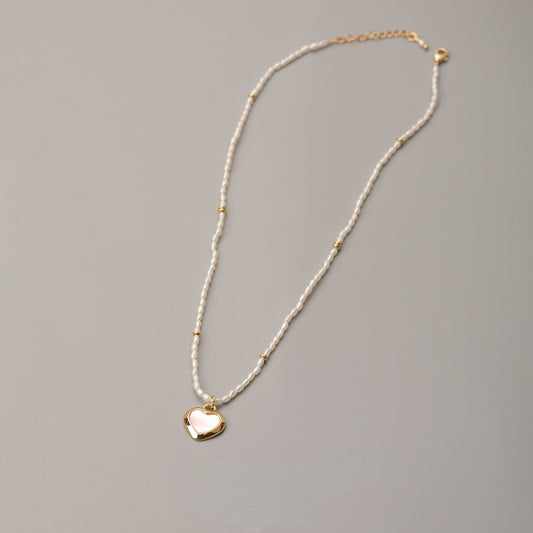 ALODIA  BAR0QUE PEARLS NECKLACE IN BRASS WITH 18K GOLD FINISH  AND  MOTHER-OF-PEARL