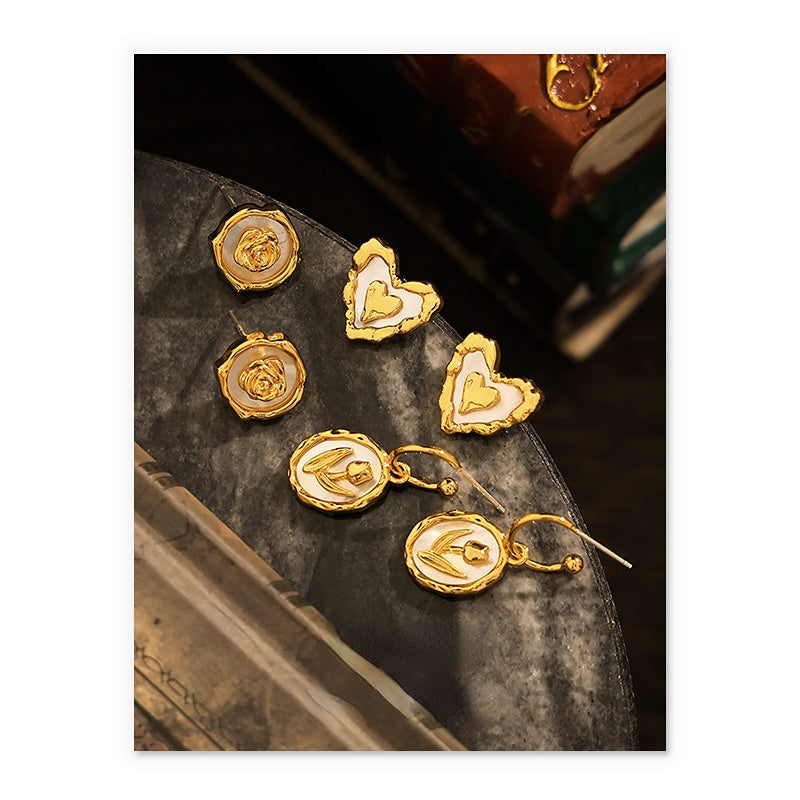 ALODIA  EARRING ELEGANT IN BRASS WITH 18K GOLD FINISH AND MOTHER-OF-PEARL