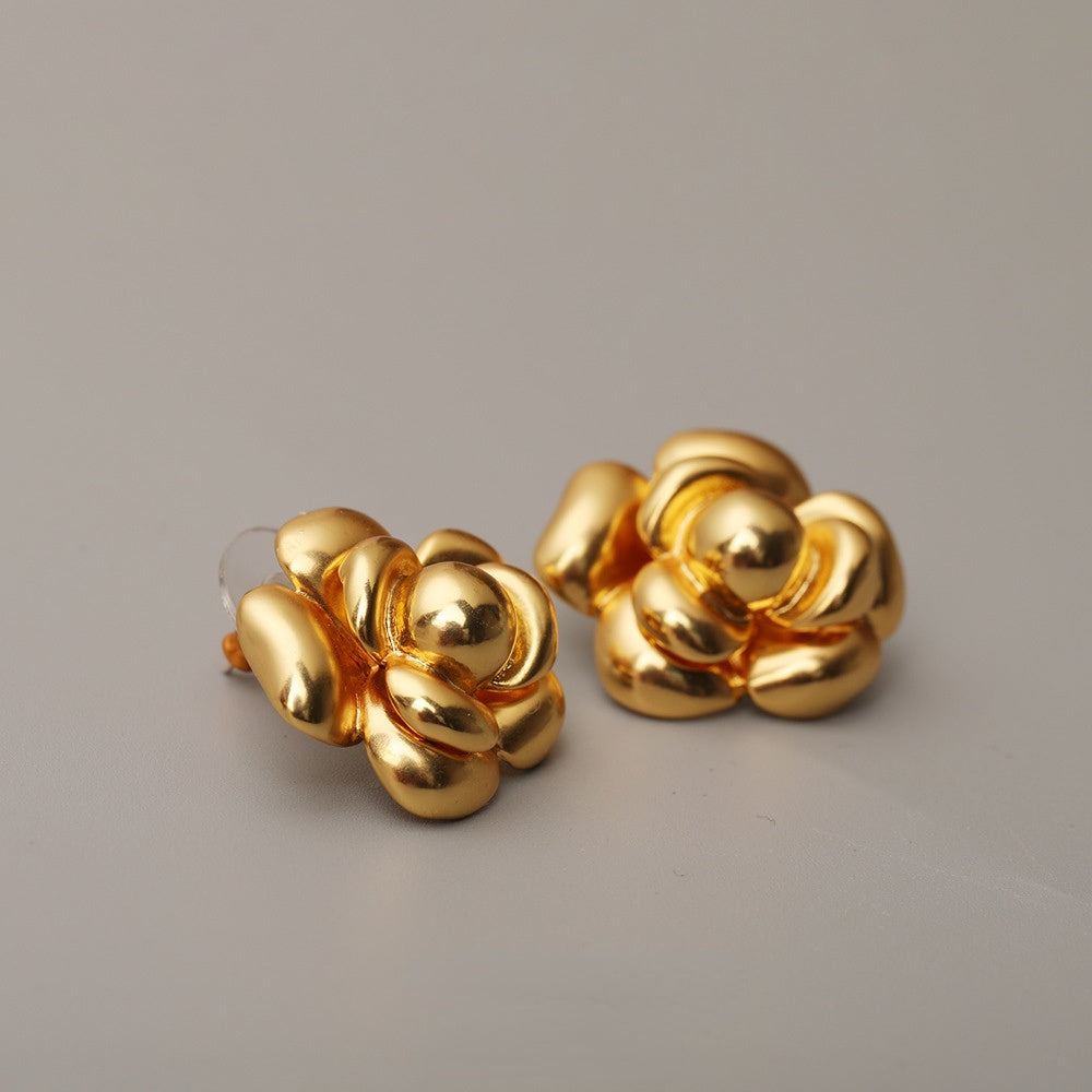 ALODIA  VINTAGE STYLE FLOWER EARRING IN BRASS WITH 18K GOLD FINISH 