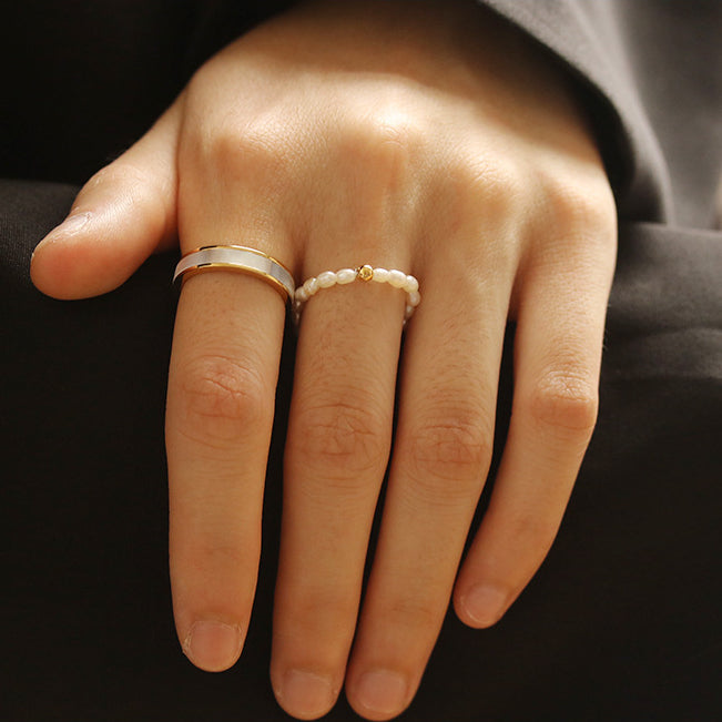 RING IN BRASS WITH 18K GOLD FINISH AND MOTHER-OF-PEARL