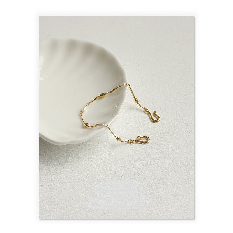 ALODIA  BRACELET IN BRASS WITH 18K GOLD FINISH AND  BAR0QUE PEARLS