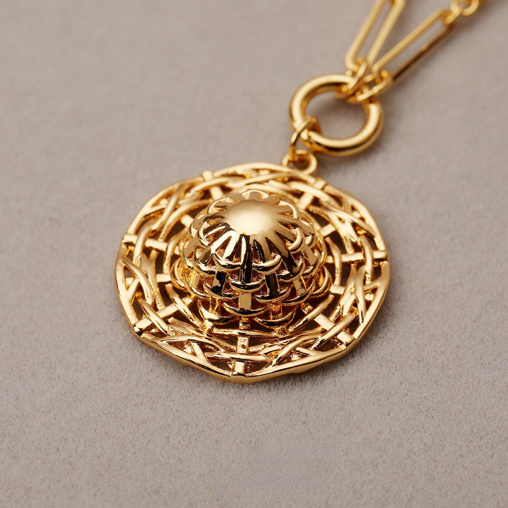 ALODIA STRAW HAT NECKLACE IN BRASS WITH 18K GOLD FINISH 