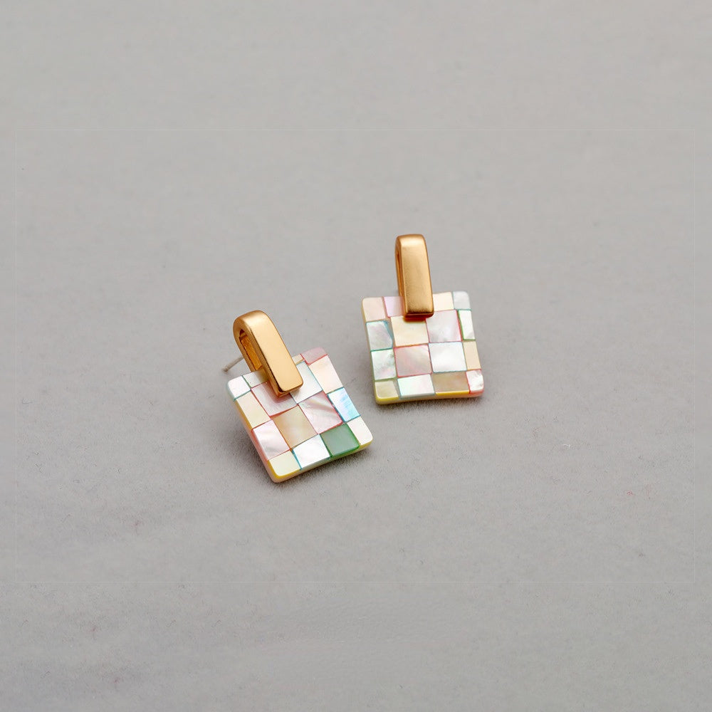 ALODIA  EARRING IN BRASS WITH 18K GOLD FINISH AND MOTHER-OF-PEARL