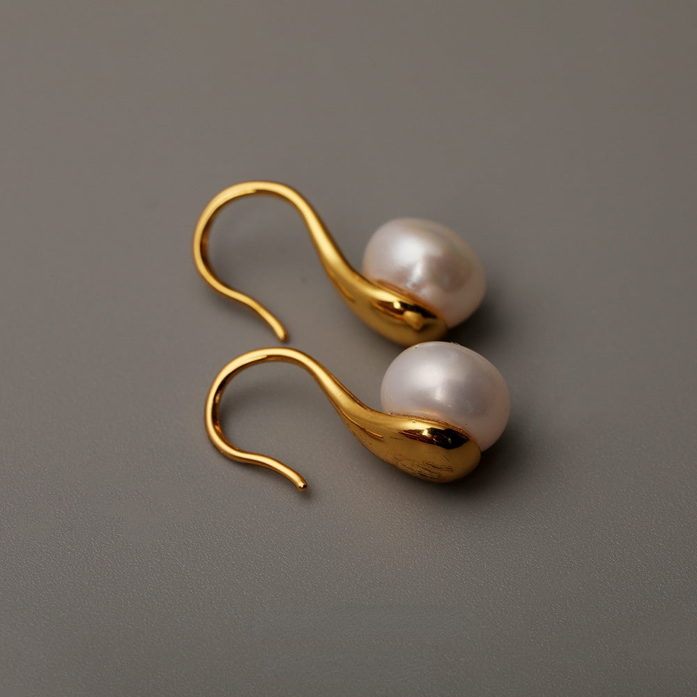 ALODIA MUSICAL NOTES  EARRING IN BRASS WITH 18K GOLD FINISH AND BAR0QUE PEARLS