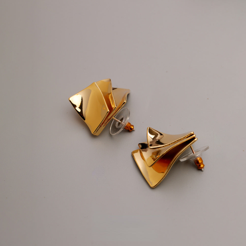 EARRING IN BRASS WITH 18K GOLD FINISH