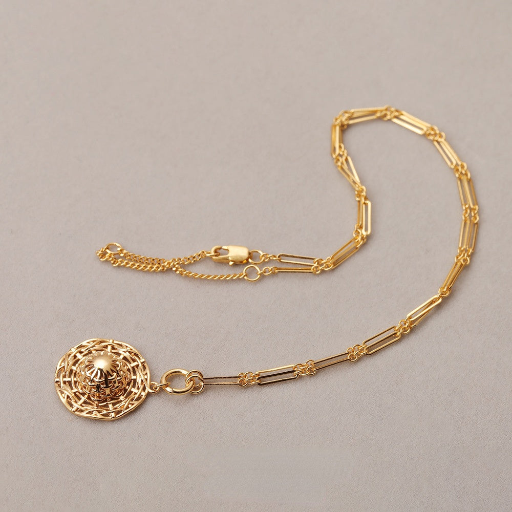 ALODIA STRAW HAT NECKLACE IN BRASS WITH 18K GOLD FINISH 