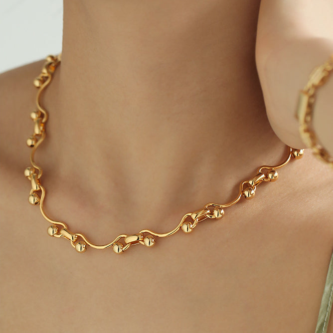 ALODIA  NECKLACE IN BRASS WITH 18K GOLD FINISH 