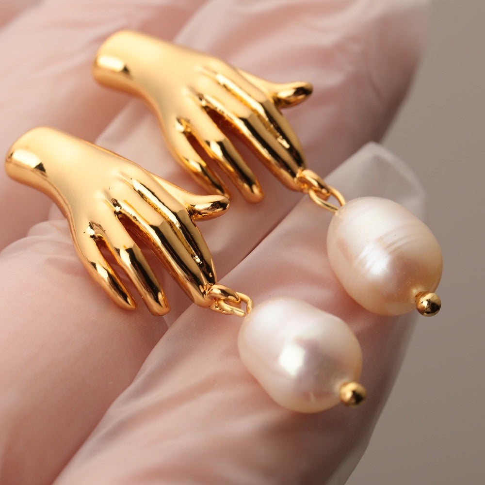 ALODIA  EARRING IN BRASS WITH 18K GOLD FINISH AND BAR0QUE PEARLS 