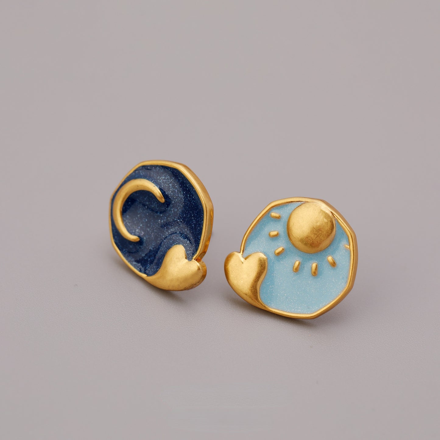 ALODIA  EARRING IN BRASS WITH 18K GOLD FINISH AND ENAMEL