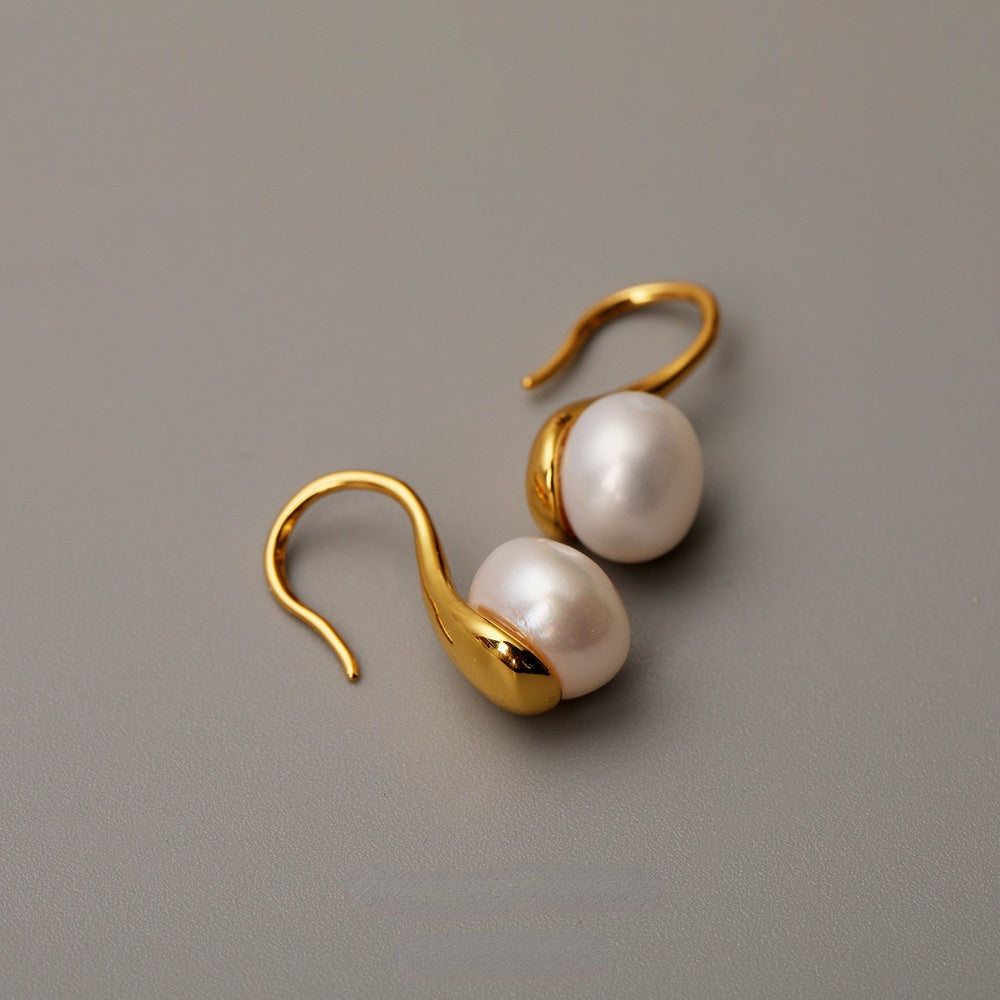 ALODIA MUSICAL NOTES  EARRING IN BRASS WITH 18K GOLD FINISH AND BAR0QUE PEARLS